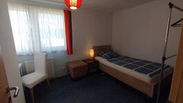 Schlafzimmer 1 von 2