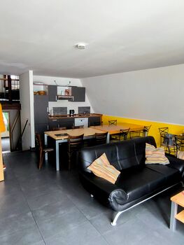 Monteurwohnung – 16 Pers., 5 SZ, 2,5 Bad, WLAN