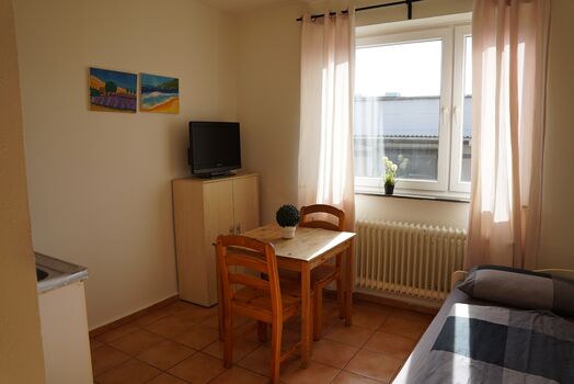 Helles Studio-Apartment für 2 Personen – mit Küche und Bad