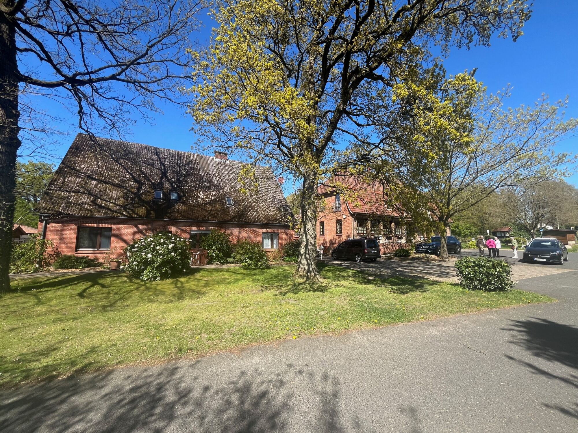 Gästehaus Lütt Mandus (links) und Haupthaus