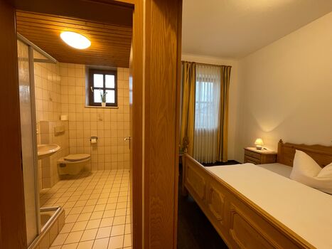Einzel-, Doppel- und Dreibettzimmer für Monteure in Passau Bild 2