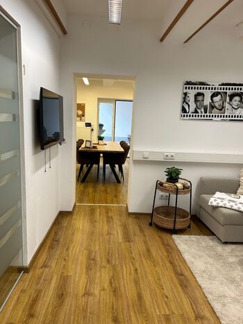 ZIMMER ZUM HOF Bild 3