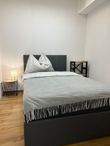 ZIMMER ZUM HOF Bild 5
