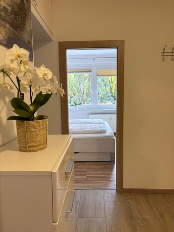 Blick ins Schlafzimmer 1