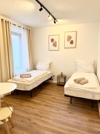 Moderne Zimmer mit hotelmatratzen , Betten optional auch als Doppelbett nutzbar