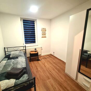 Schlafzimmer 1