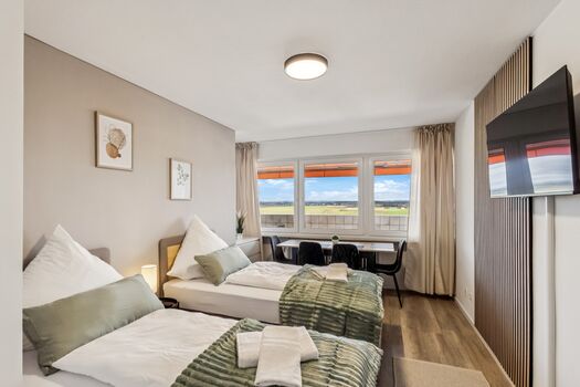 Skyview Apartment mit Balkon und Parkplatz Bild 2