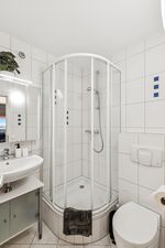 Skyview Apartment mit Balkon und Parkplatz Bild 9