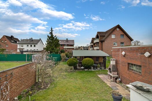 Terrasse und Parkplatz | Komfortable Unterkünfte in Lünen Bild 5