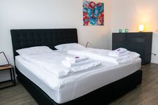 Business-Apartment mit 3 Schlafzimmern und Parkplatz Picture 1