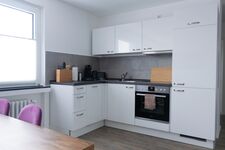Business-Apartment mit 3 Schlafzimmern und Parkplatz Picture 2