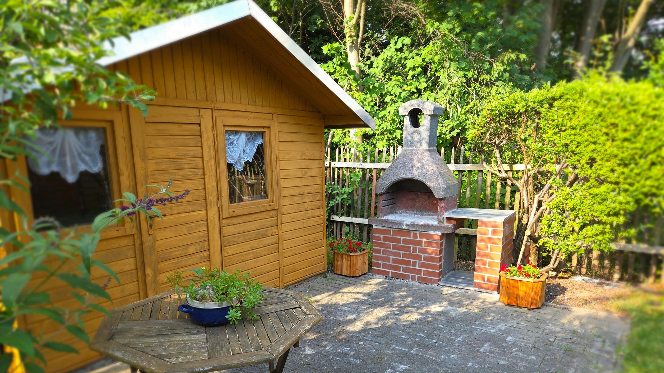 Gartenhäuschen zum Verweilen mit Grillmöglichkeit