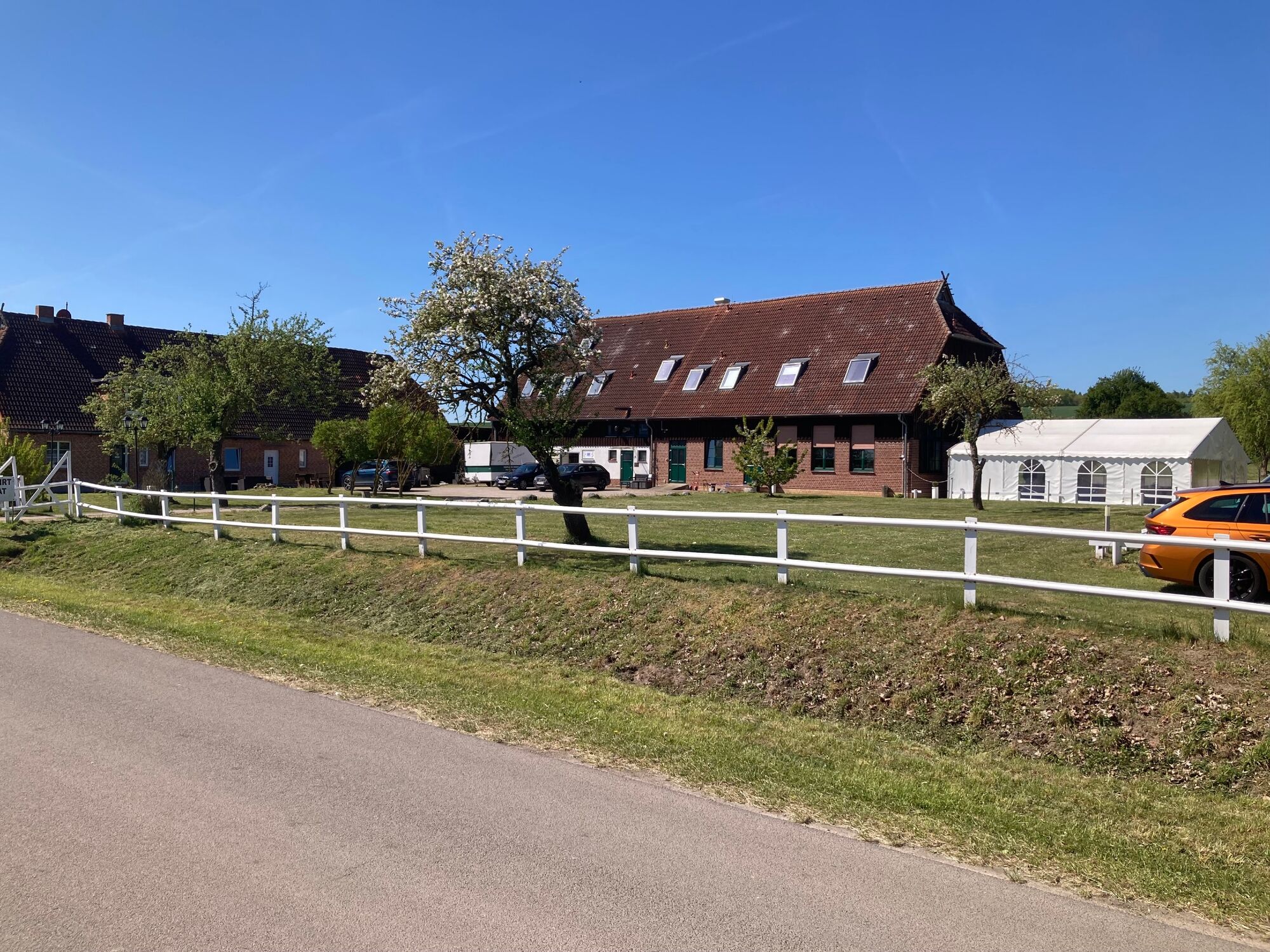Straßenansicht