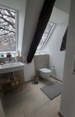 Badezimmer mit Fußbodenheizung.