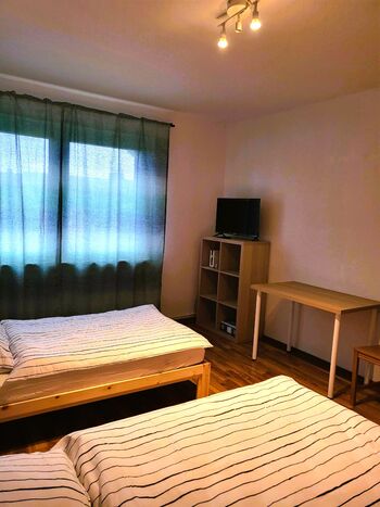 Schlafzimmer 1