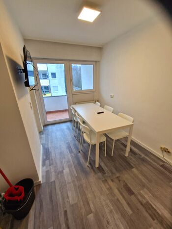 Essecke mit Fernseher