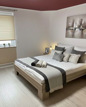 Ferienwohnung mit Pool, Wellness & E-Scootern (7 Pers.)