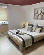 Ferienwohnung mit Pool, Wellness & E-Scootern (7 Pers.) Bild 1