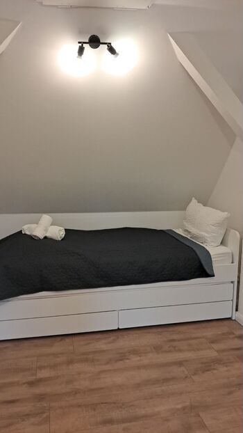One of three comfortable hotel beds (90x200 cm) in the bedroom