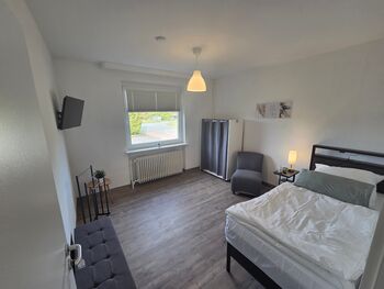 LH6, ein Paradies für Monteure, Platz ohne Ende, LKW+PKW Bild 5