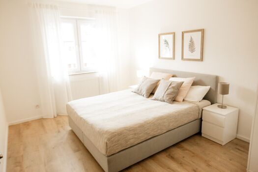 Moderne Whg. mit Balkon, Parkplatz, E-Ladest. Nähe Köln/Bonn