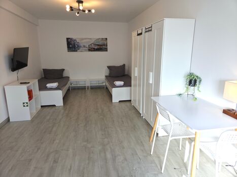 Crew Stay / bis 4 Pers. / WLAN / Einzelbetten / Privater Parkplatz