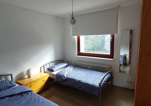 Schlafzimmer 1