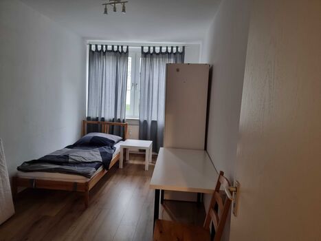 Schlafzimmer 1