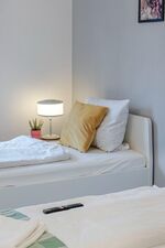 SpaceStays Monteurs Apartment for 6 Waschmaschine Küche ETC. Bild 9