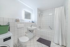 SpaceStays Monteurs Apartment for 6 Waschmaschine Küche ETC. Bild 10