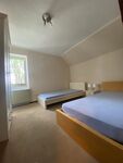 Schlafzimmer Nr.1 mit 2 Betten und Schrank.