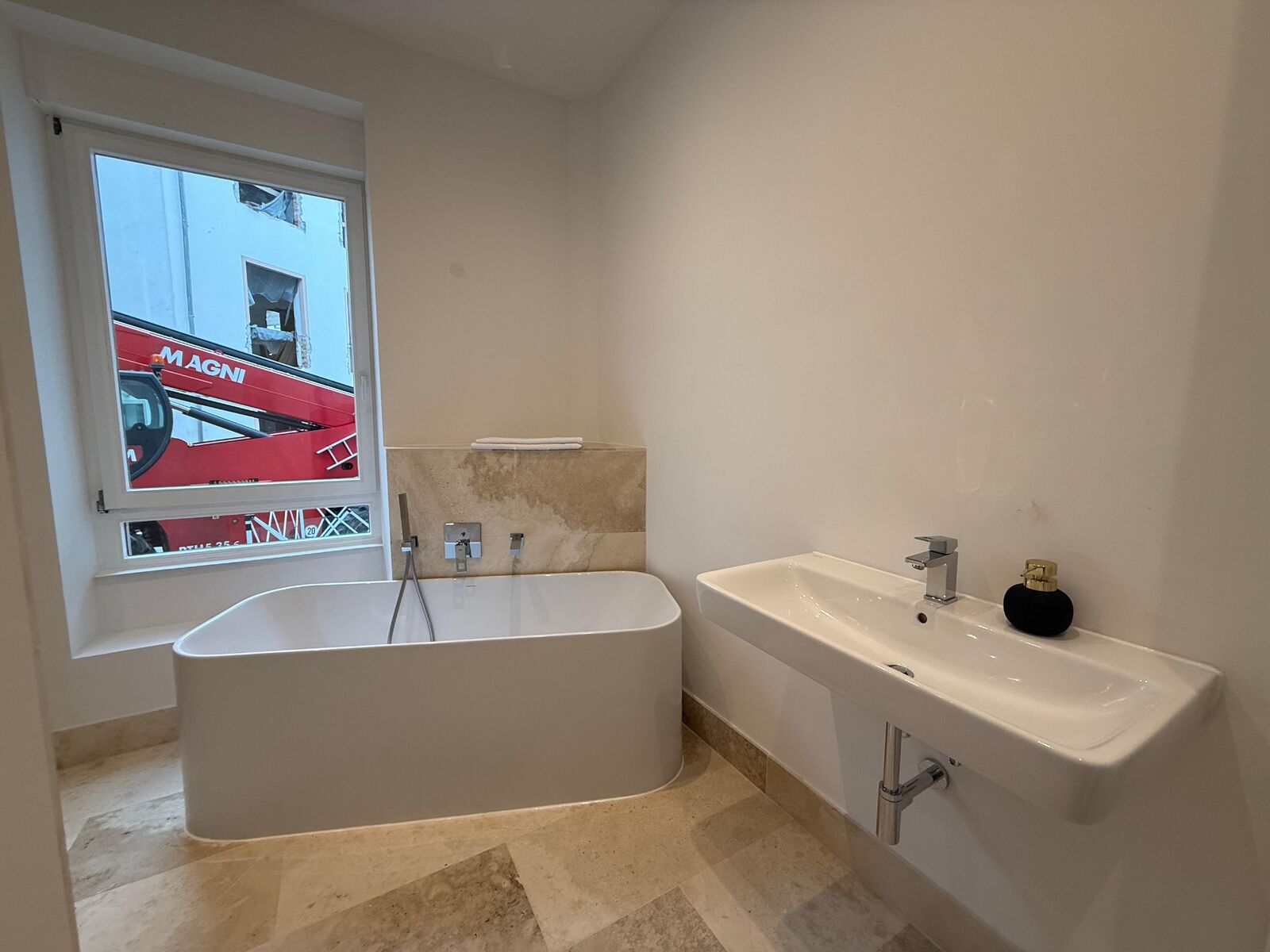 Bad Dusche Nr 1 und Badewanne, Wc