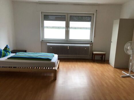 Frankfurter Monteurzimmer mit Parkplatz, zentrale Anbindung Bild 4