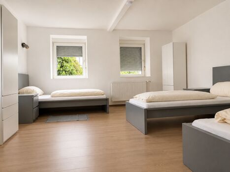 geräumiges Dreibettzimmer