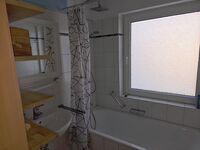 Duschwannen-Bad mit Rainshoer-Dusche