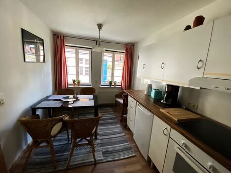 Voll ausgestattete Küche