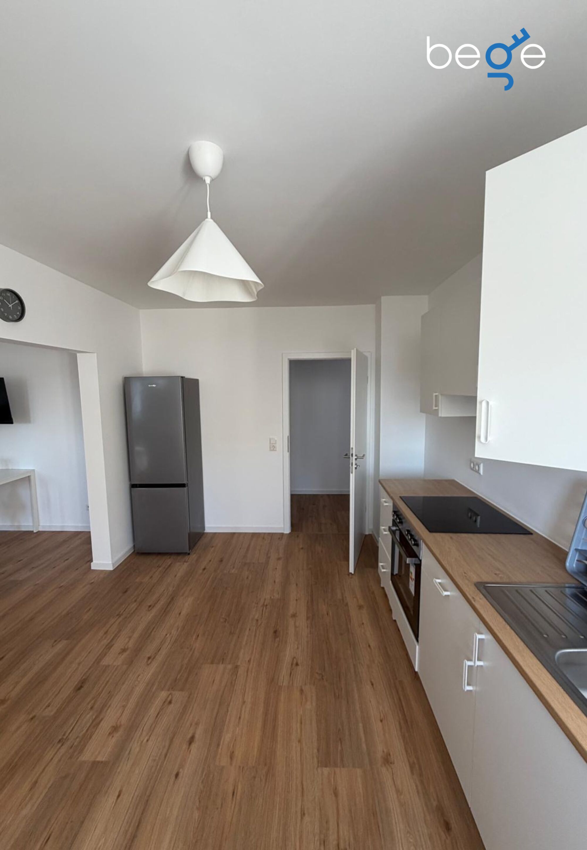 Voll ausgestattete Küche 