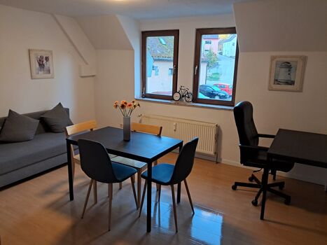 Ihr Zuhause auf Montage: ruhige 3-Zimmer-Wohnung mit Balkon nahe A6 Bild 2