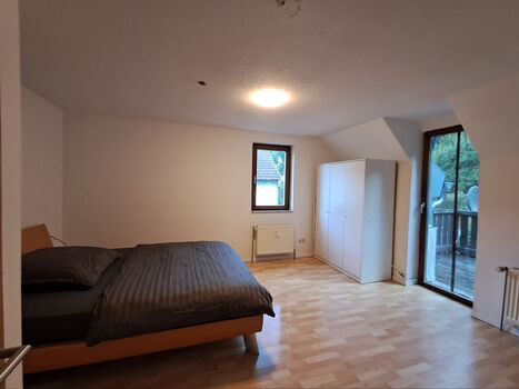 Ihr Zuhause auf Montage: ruhige 3-Zimmer-Wohnung mit Balkon nahe A6 Bild 1