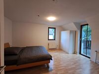 Ihr Zuhause auf Montage: ruhige 3-Zimmer-Wohnung mit Balkon nahe A6 Zdjęcie 1