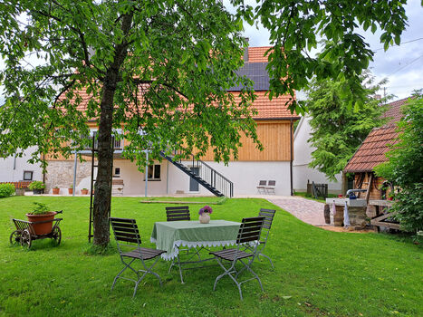 Wohnung - eigener Eingang, Küche, Bad, Waschmasch, Parkplatz Bild 1