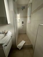1 Badezimmer mit Dusche