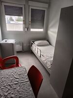 Möblierte Container-Zimmer mit 2–4 Betten zu vermieten – Für Bild 1