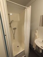 Möblierte Container-Zimmer mit 2–4 Betten zu vermieten – Für Bild 7