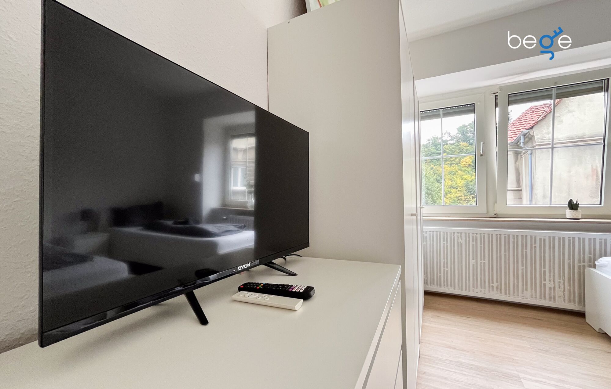 Schlafzimmer 1 mit zwei Einzelbetten, Sitzecke und Smart TV