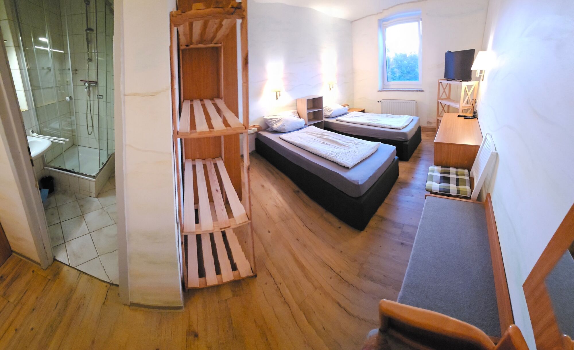 Jedes Zimmer hat ein Bad!