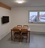 DG Rechte Wohnung Essbereich mit Tv 