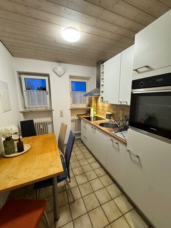 Küche mit Esstisch für 4 Personen