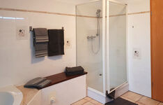 Dusche Wohnung 1