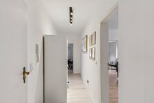 Flur mit Zugang zu allen einzelnen Schlafzimmern